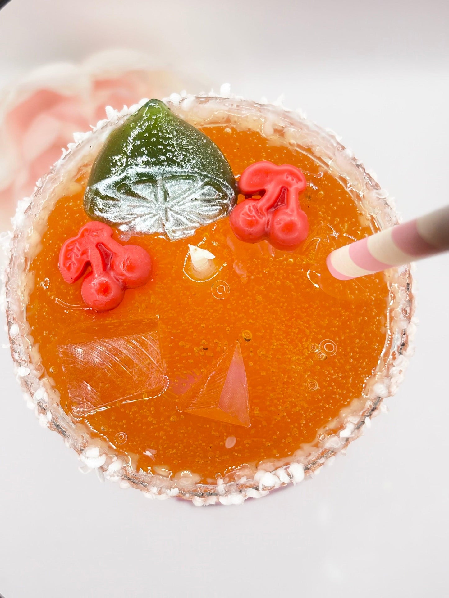 TROPICAL BREEZE CANDLE.